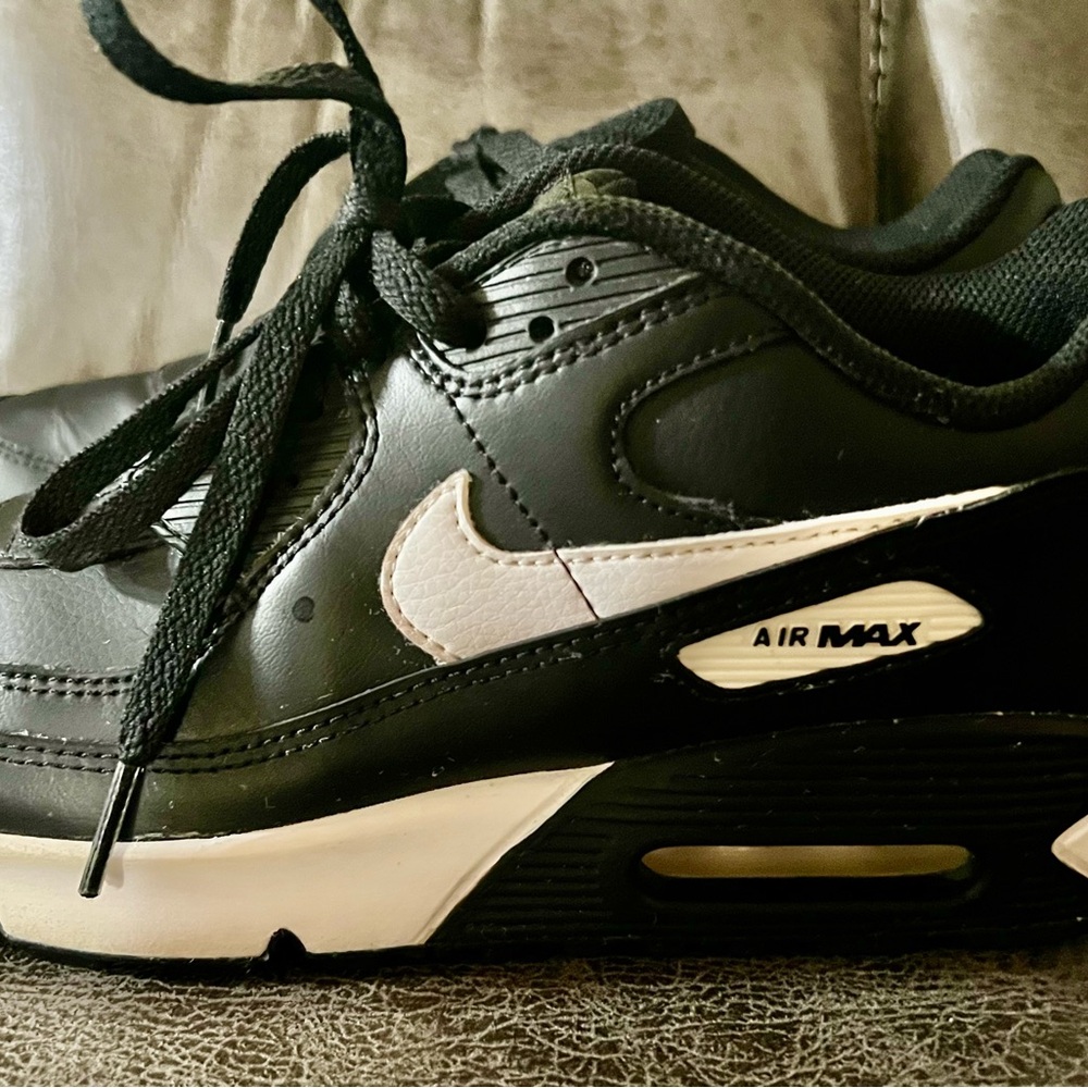 Nike Women's Black and White Sneakers